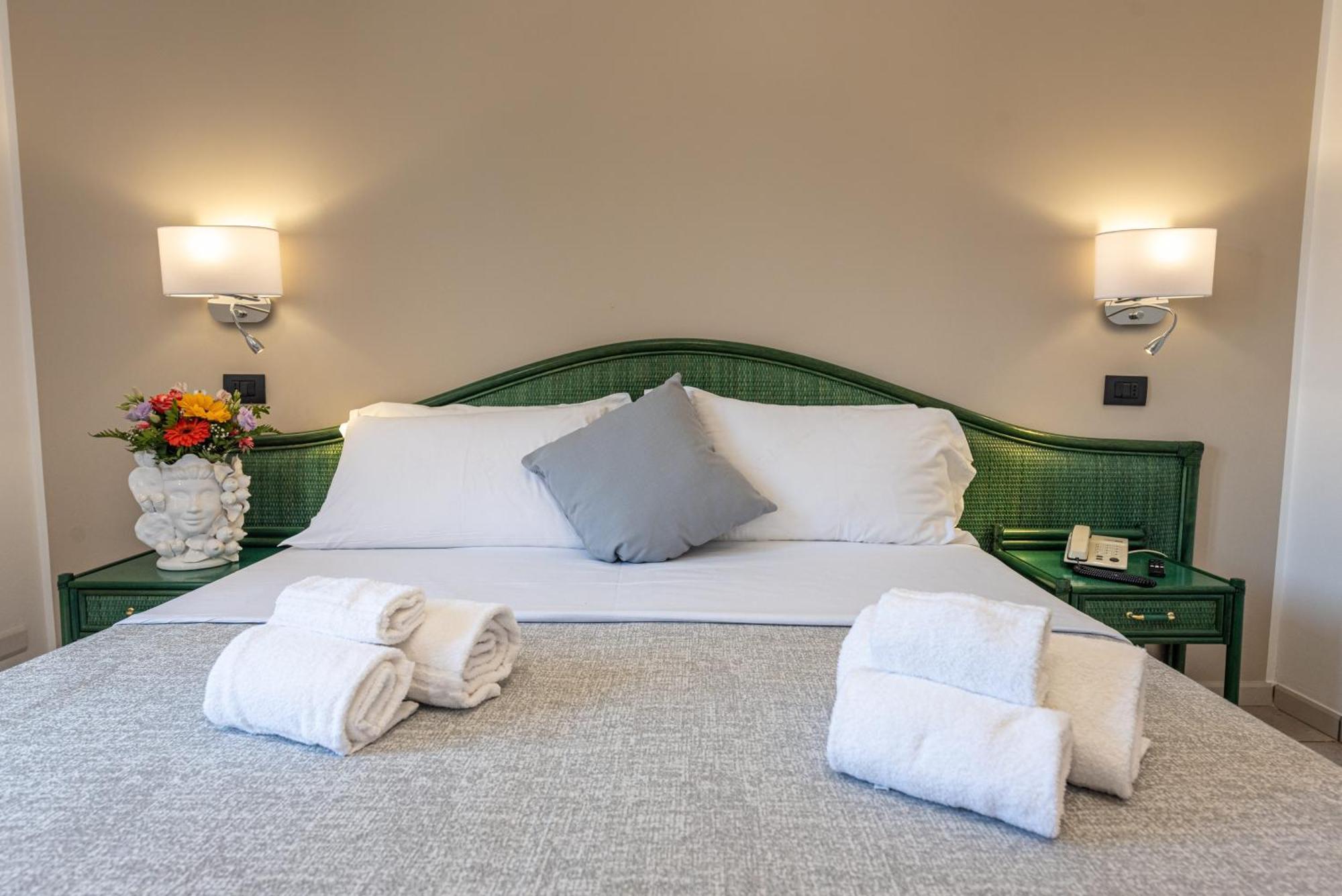 Hotel Baia Del Capitano Cefalù Eksteriør bilde